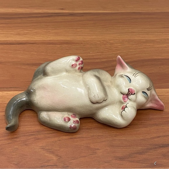 Vintage Gray & White Tabby Cat Porcelain Happy Sleeping Cat Figurine - Picture 2 of 13
